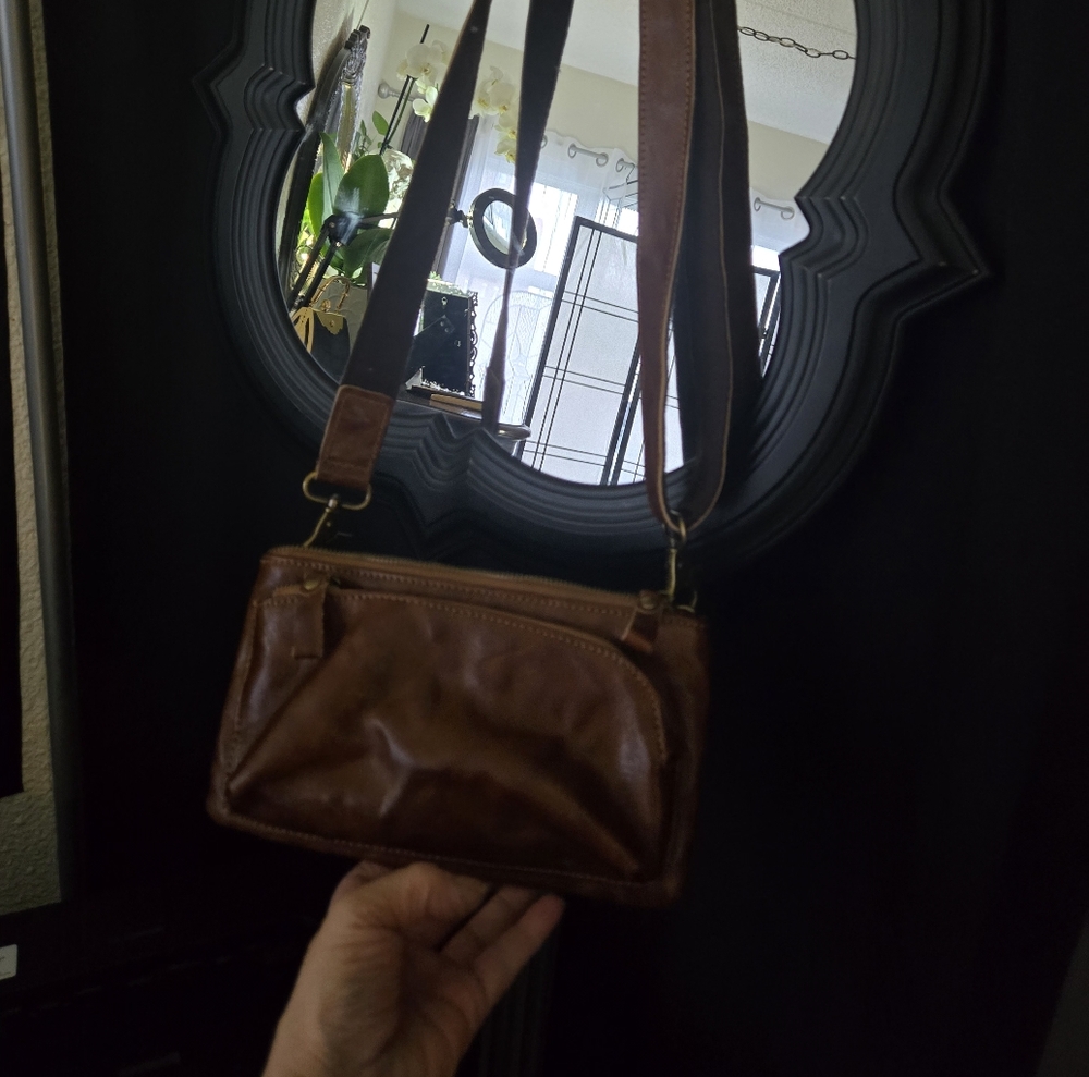 Elegant Brown Leather Tag